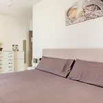 Tenuta Croce Karol-piscina-vista Mare Salerno